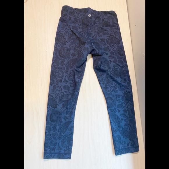 Lululemon Crop Leggings - Picture 5 of 7